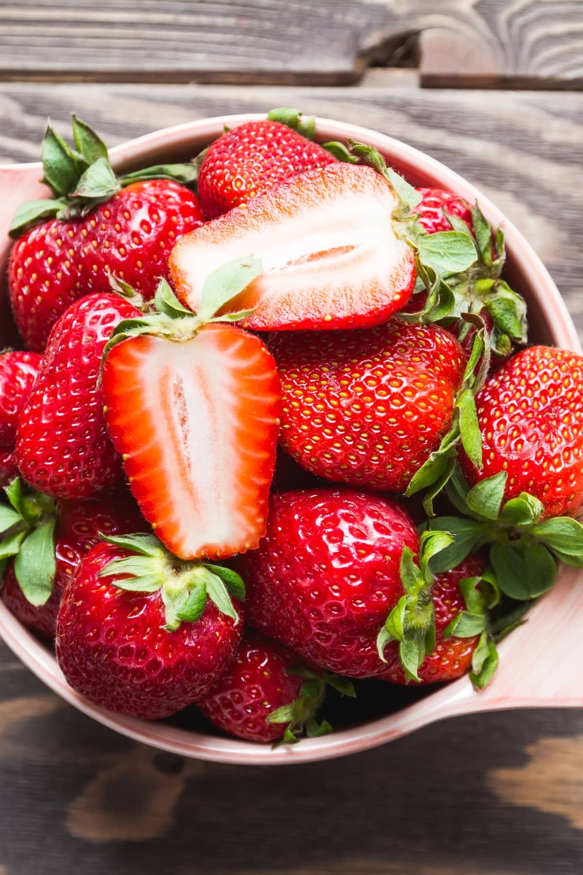 What Goes Well With Strawberries? (The Best Pairings) Insanely Good