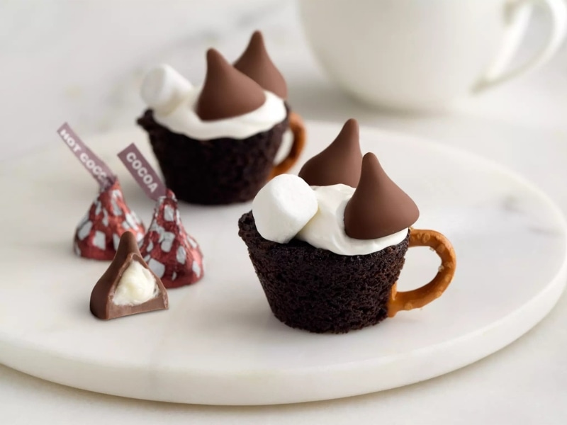 Cute Cup Cakes Decorated With Hot Cocoa Flavored Hershey's Kisses