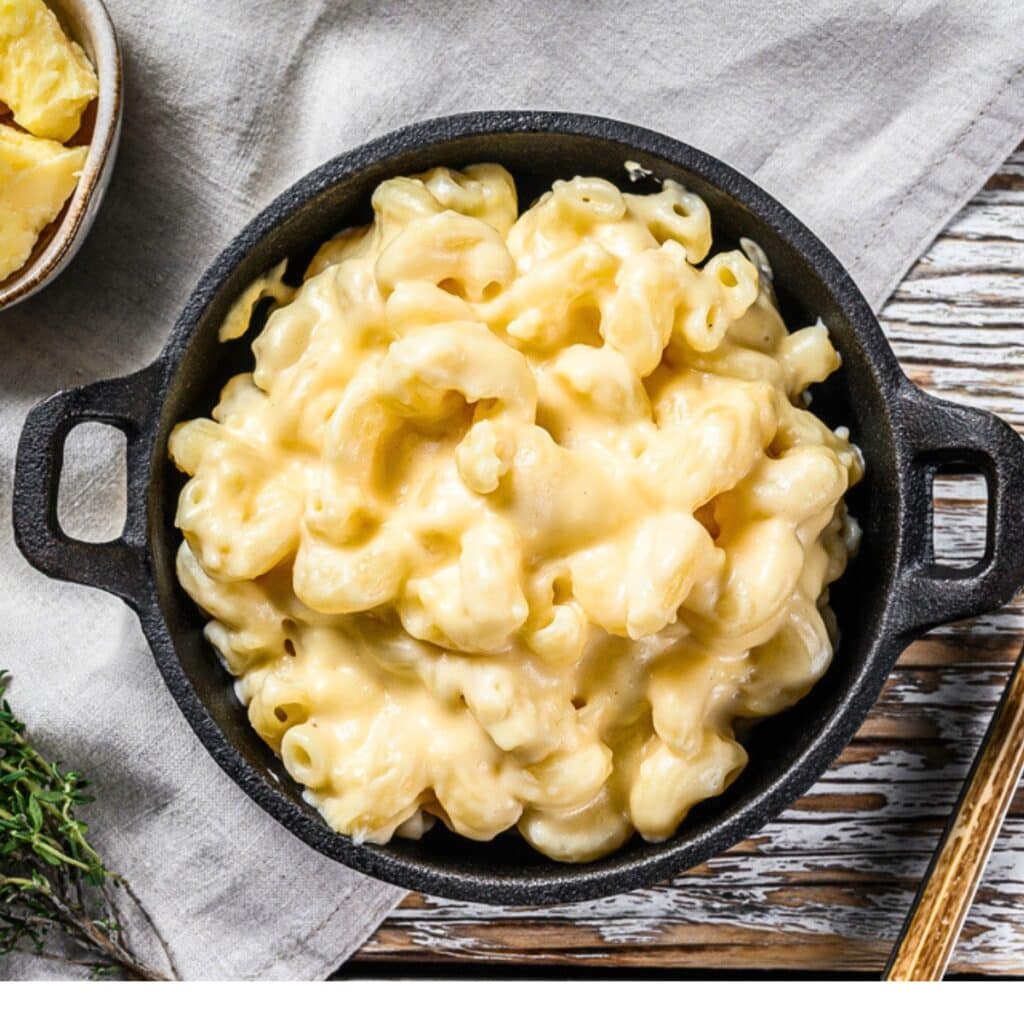 Creamy Mac and Cheese on a Skillet
