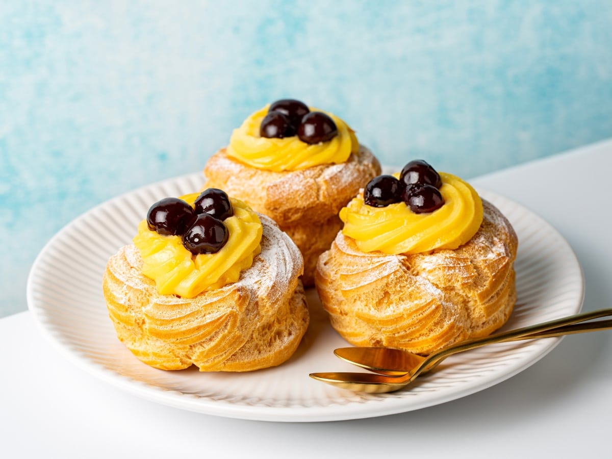 Zeppoles With Frosting and Fresh Berries