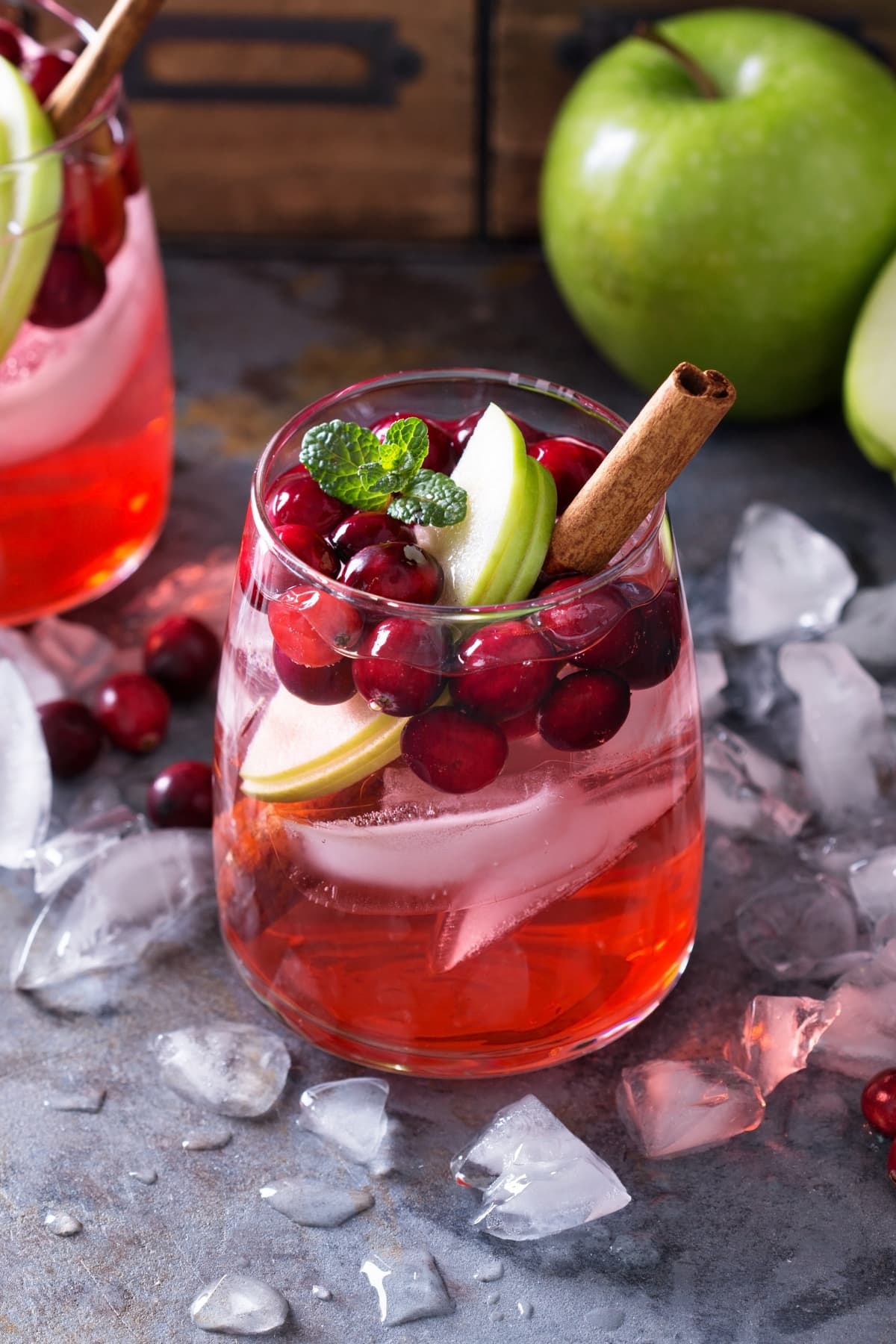 3-Ingredient Apple Drink with Cranberries with Ice