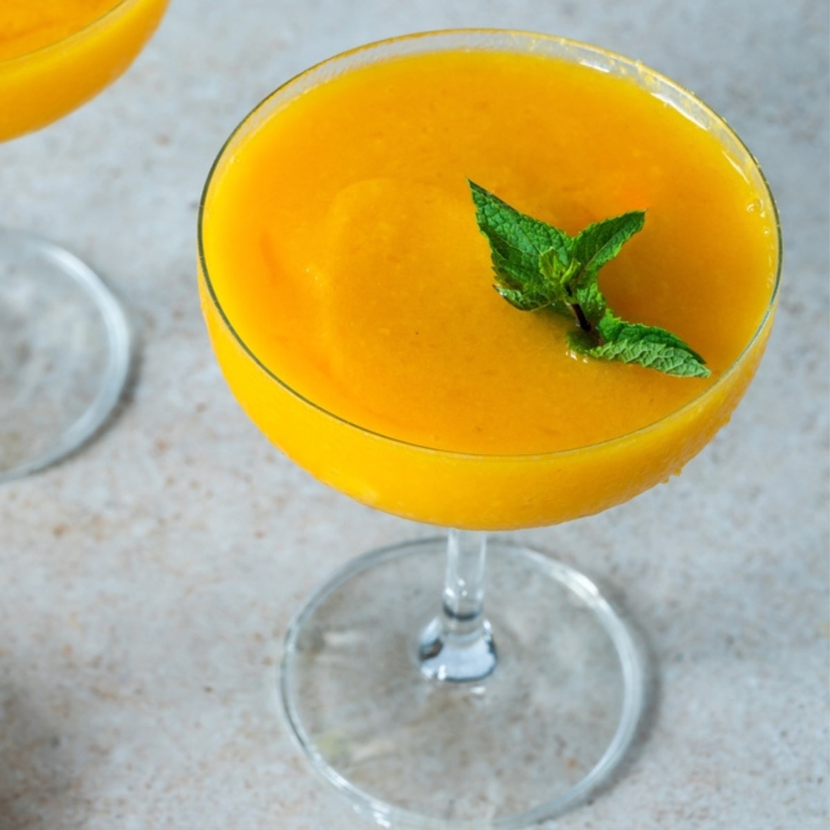 Refreshing Mango Daiquiri Cocktail