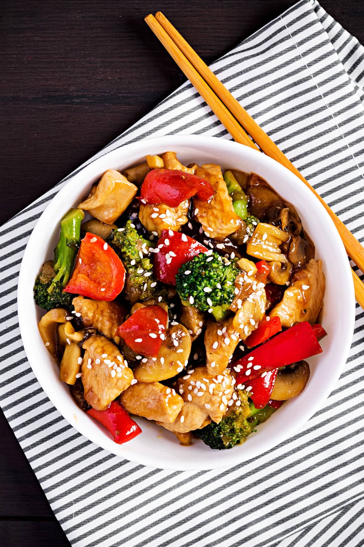 Stir-Fry Chicken with Broccoli, Belle Peppers and Sesame Seeds