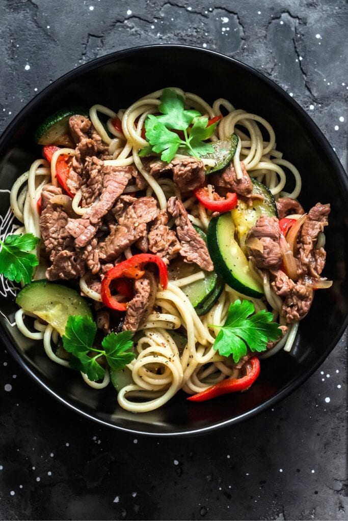 Zucchini Noodles with Steak, Zucchini and Bell Peppers