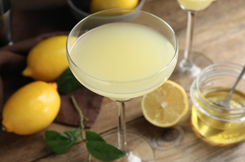 Bee’s Knees Cocktail Recipe (+ How to Make It)