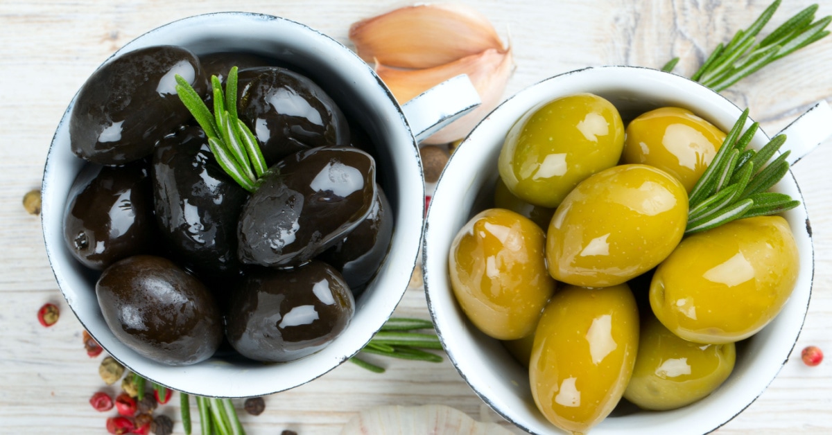 Black Olives vs. Green Olives (Differences and Uses) Insanely Good