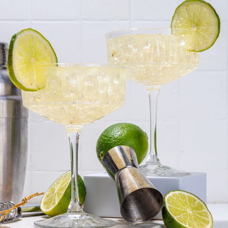 Gimlet Cocktail Rocks Classic Gimlet Cocktail Recipe - Insanely Good