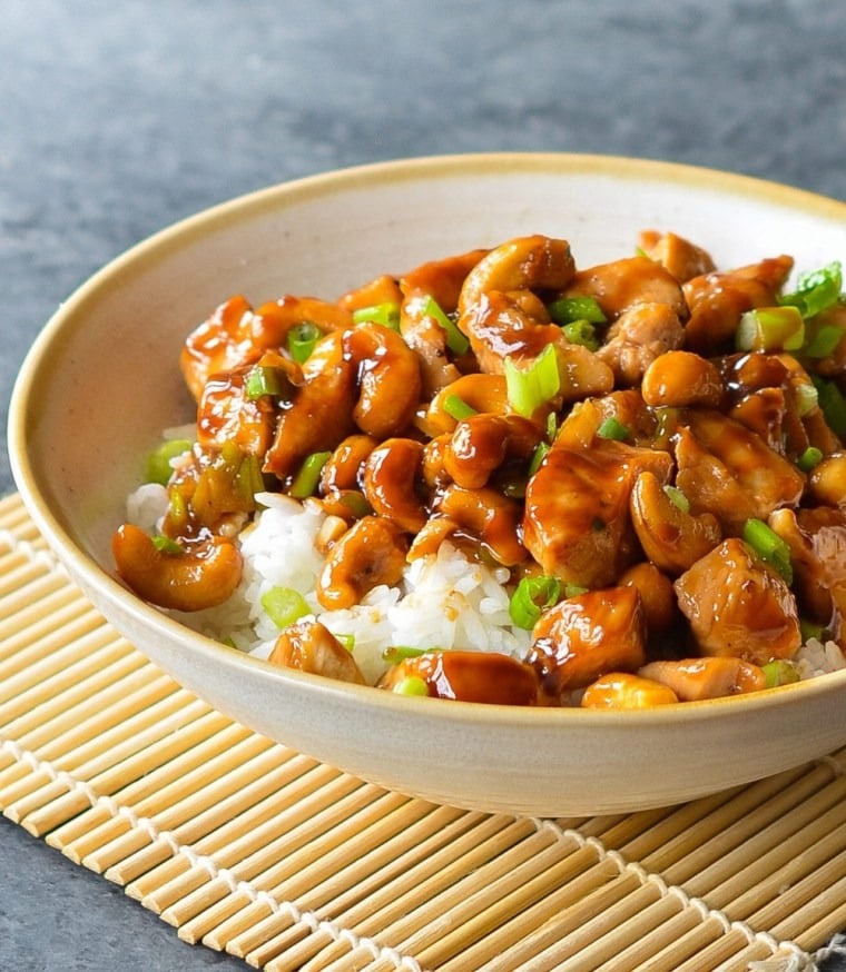 Chinese cashew chicken: A delicious stir-fry dish with savory sauce