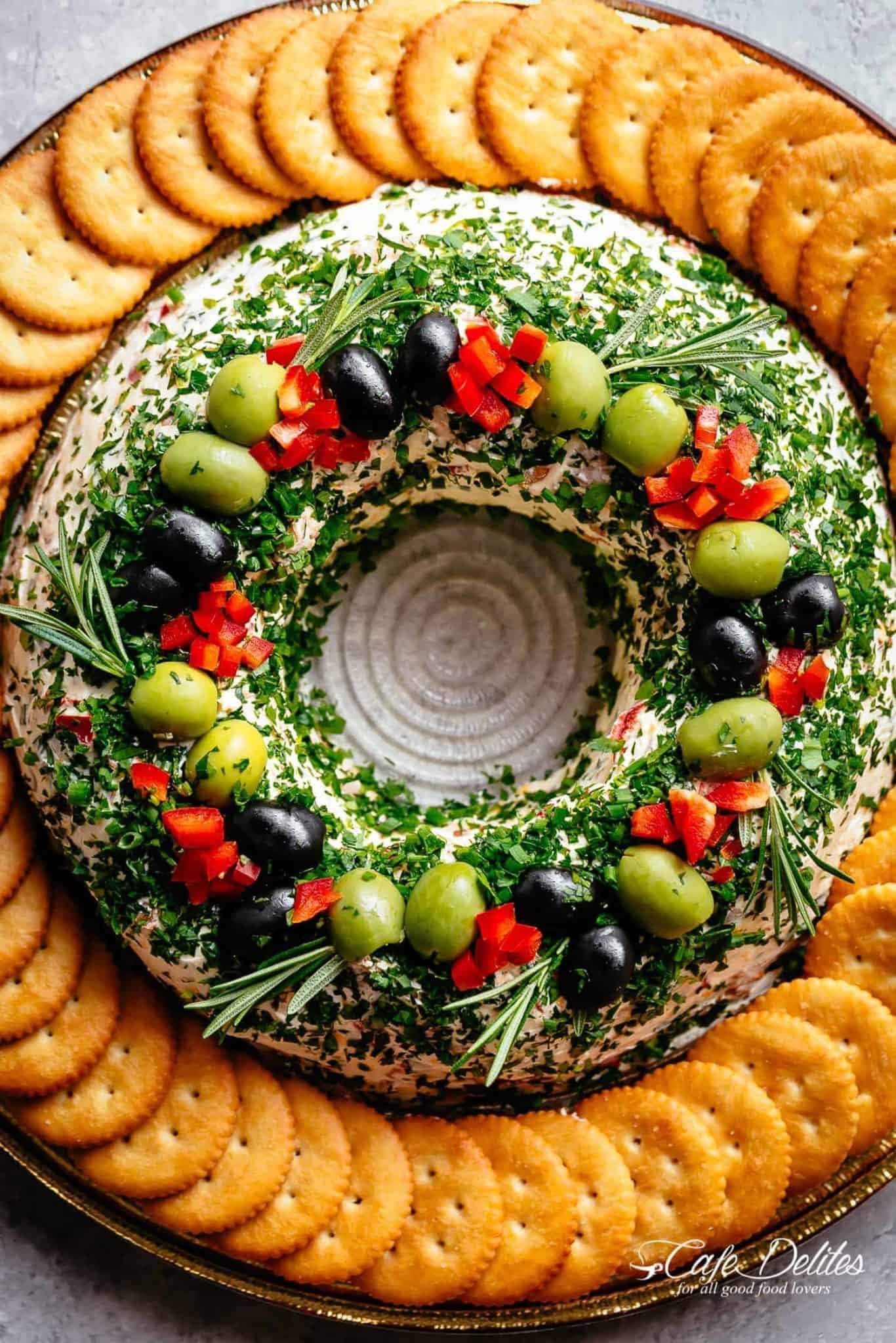 Christmas bacon cheese ball wreath with crispy bacon, cheddar cheese, chives, onion, and delicious herbs