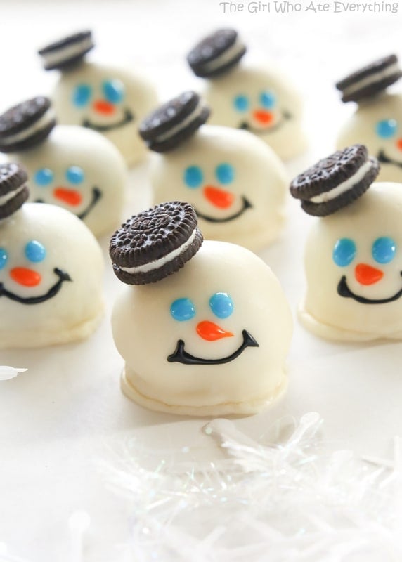 Sweet Snowman Oreo Balls - a festive treat for the holidays