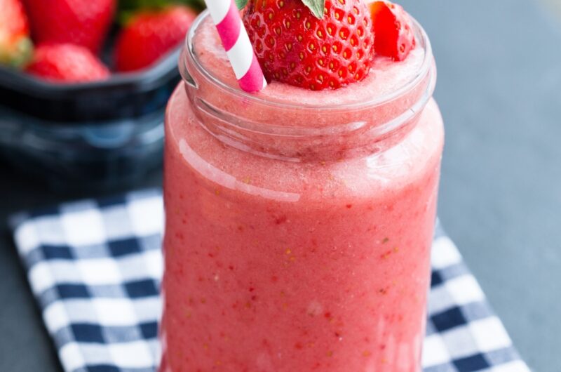 Strawberry Smoothie (Quick and Easy Recipe)