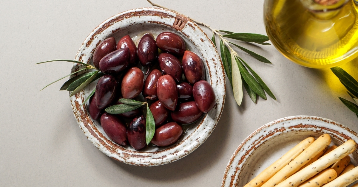 Black Olives vs. Kalamata Olives (How Are They Different?) Insanely Good