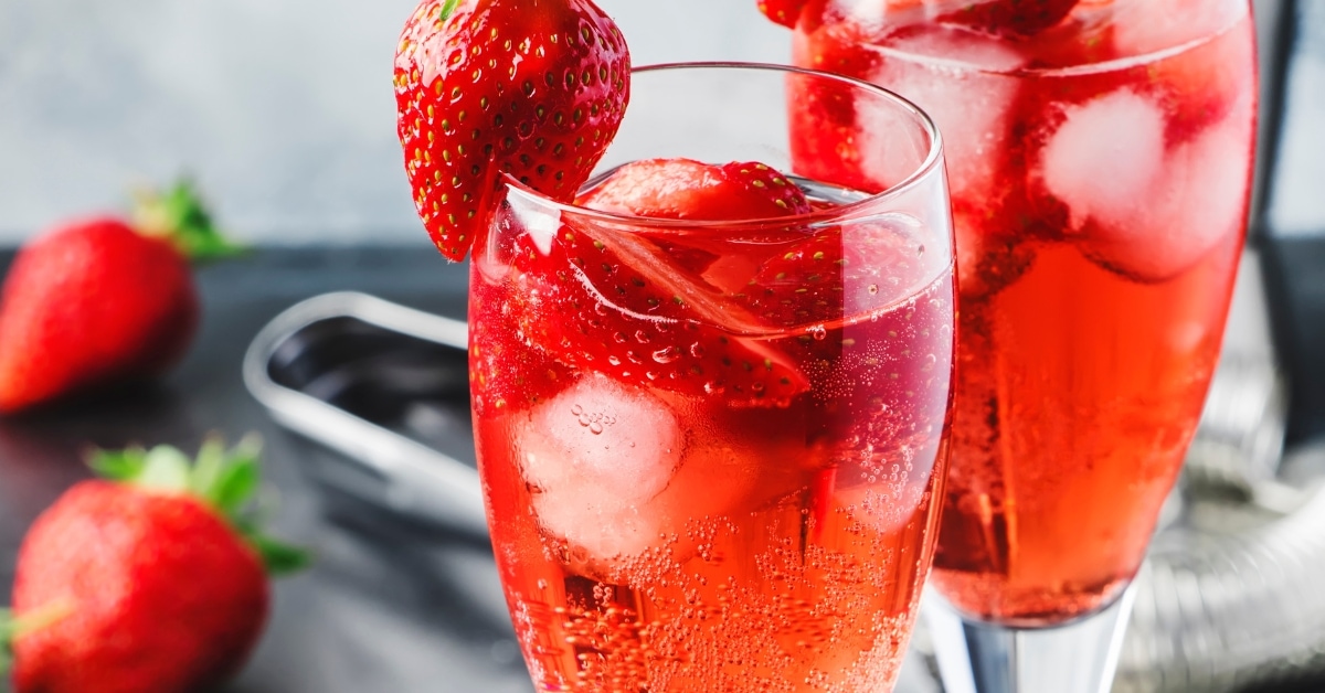 Prosecco vs. Champagne (4 Main Differences) Insanely Good