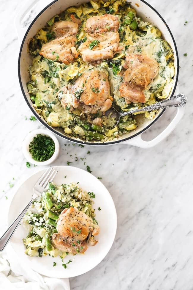 Chicken with spinach and artichoke on a skillet. 