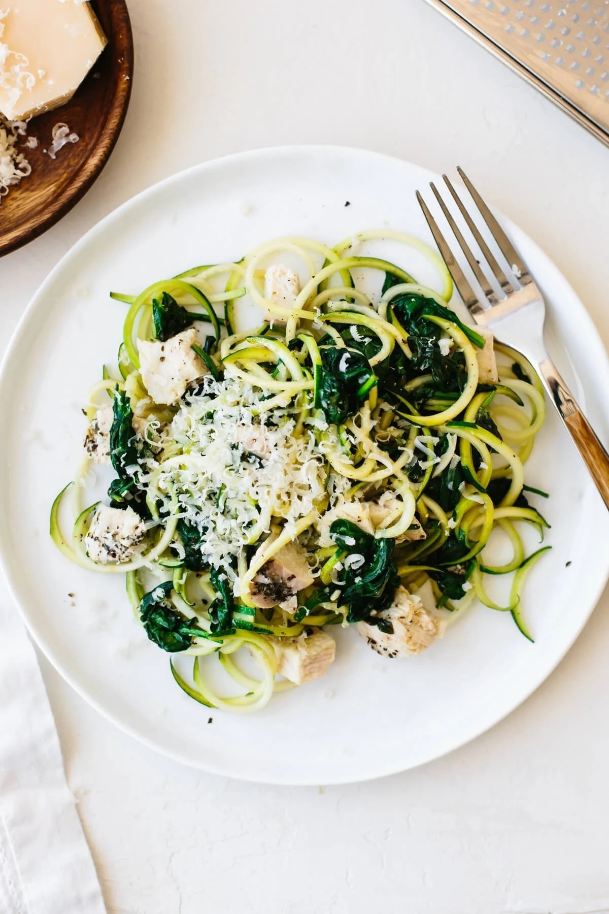 Zucchini noodle with chicken, spinach and parmesan. 