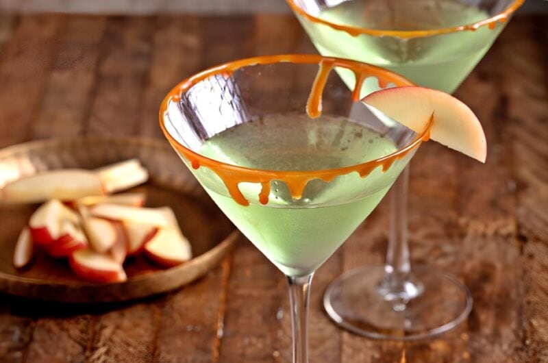 Caramel Apple Martini (Easy Recipe)