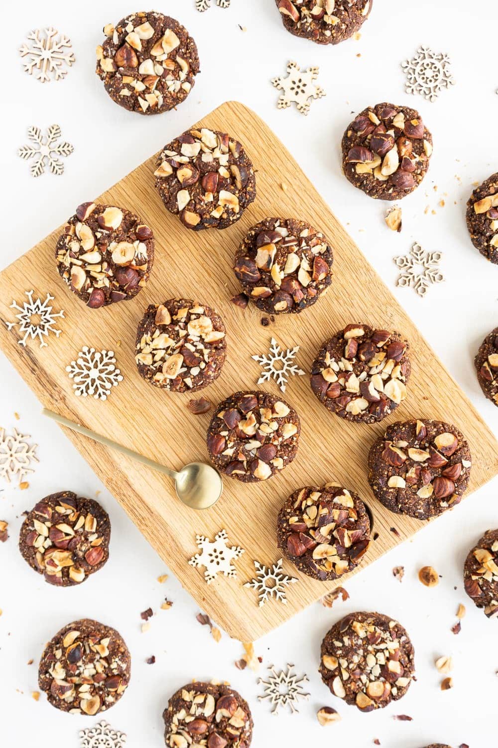 Hazelnut cookies topped with chopped nuts. 