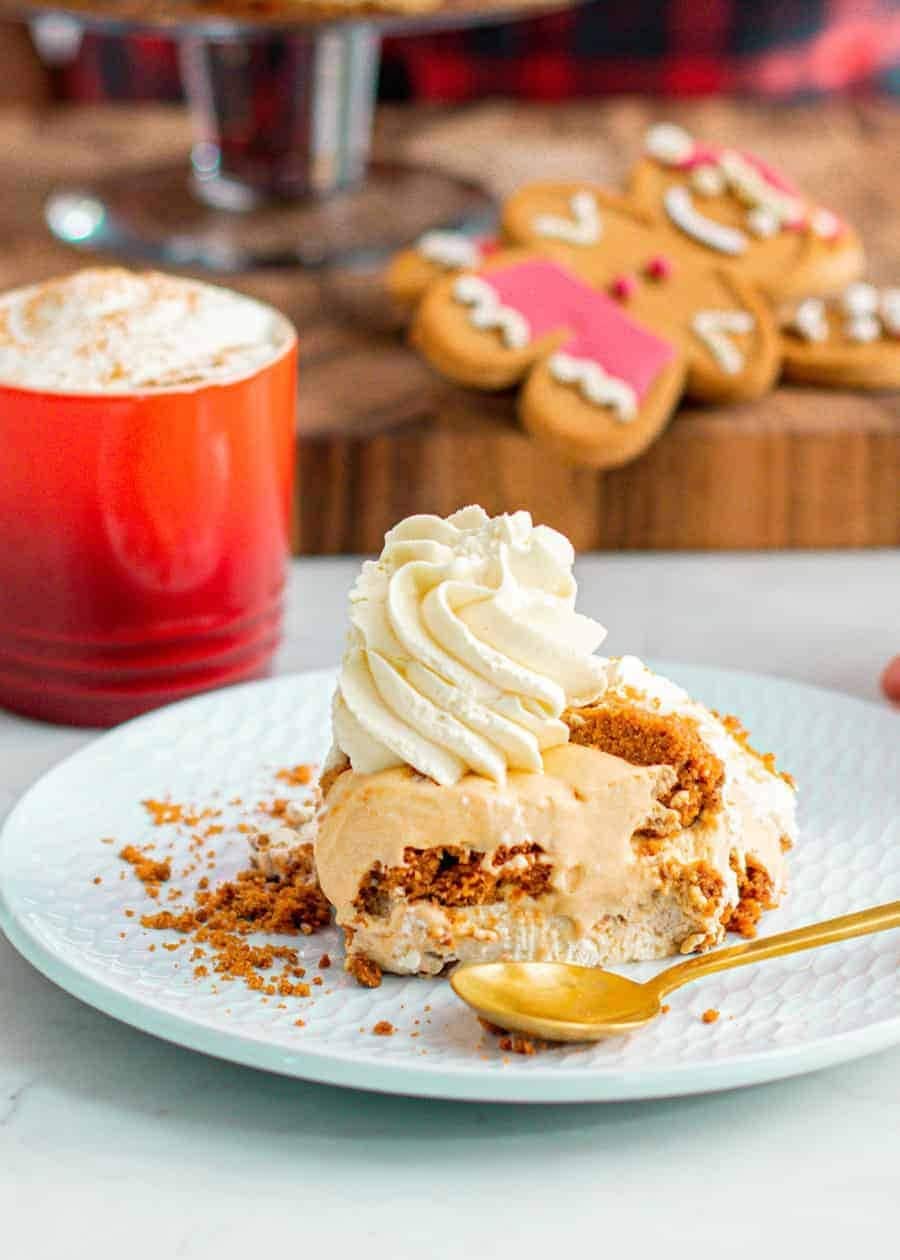 A serving of creamy gingerbread trifle on a plate. 