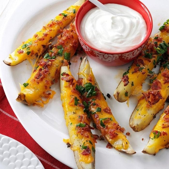 Grilled potato skins with herbs served with white sauce. 