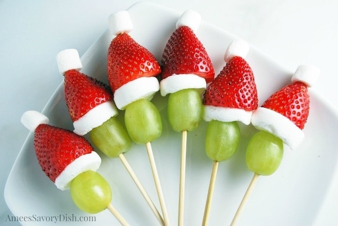 Marshmallow, strawberries and grapes on skewers.