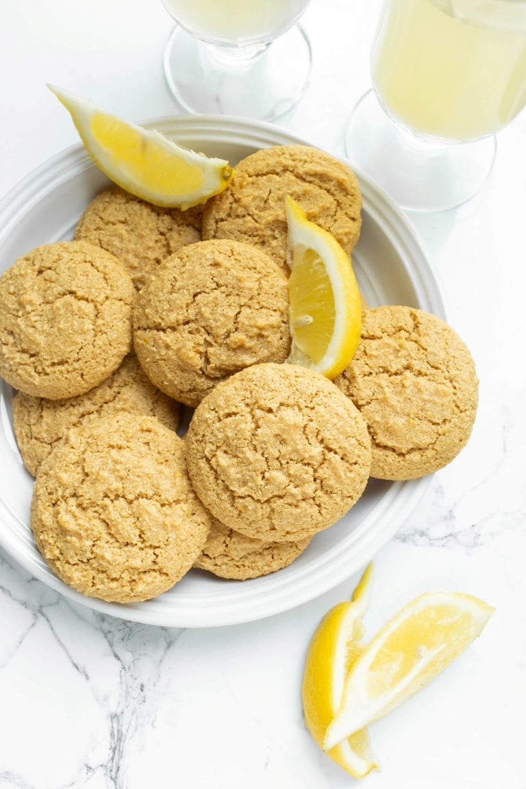 Bunch of lemon cookies on a bowl. 