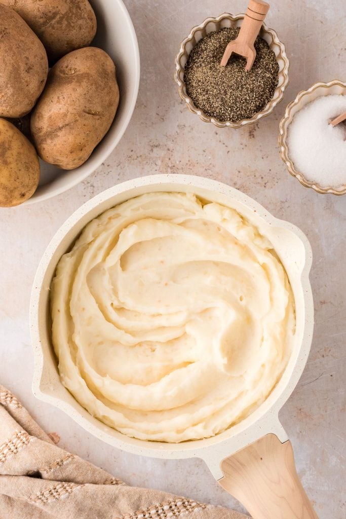 Mashed potatoes in a pot.