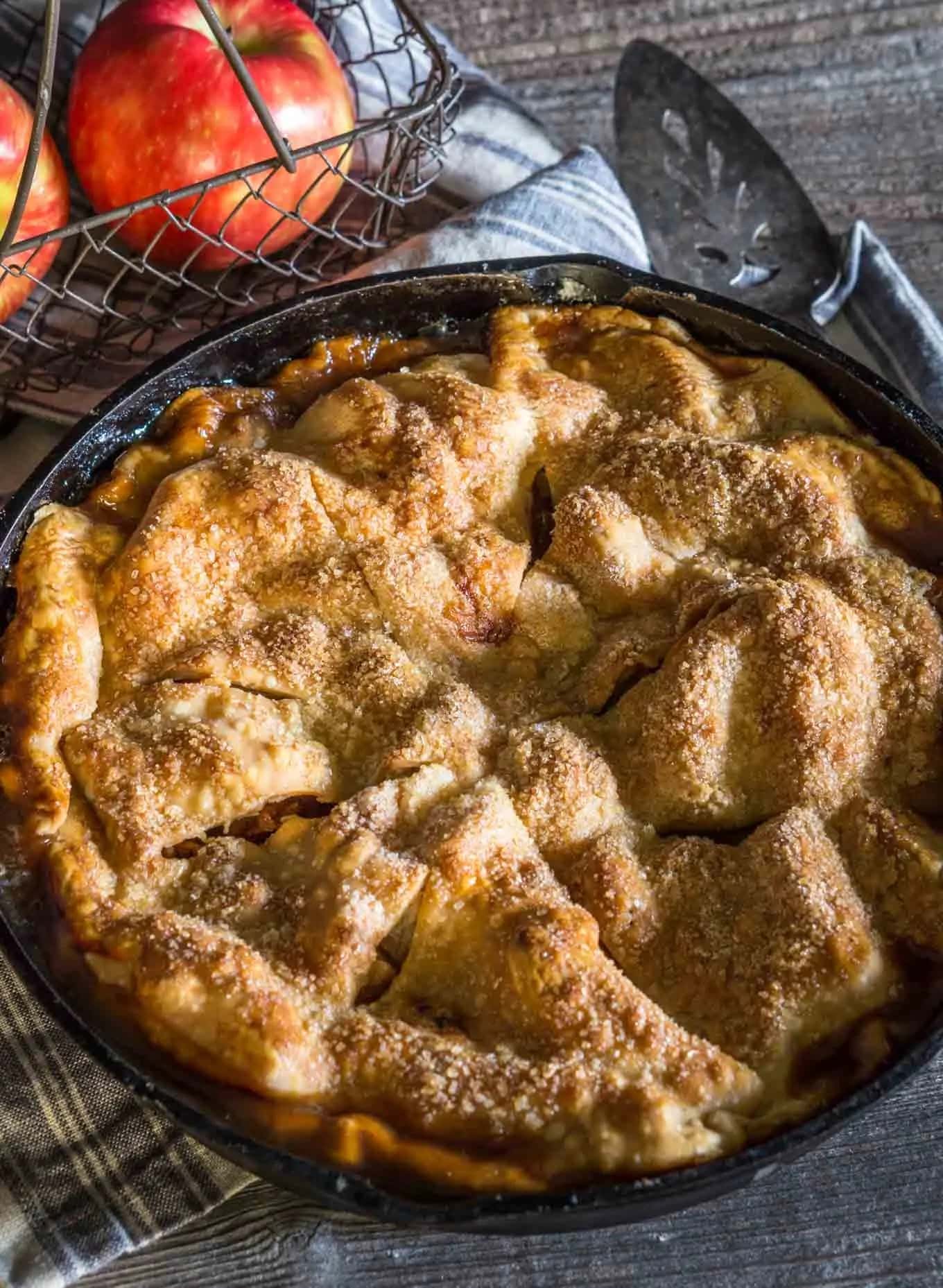 Whole apple pie cooked in a cast iron skillet. 