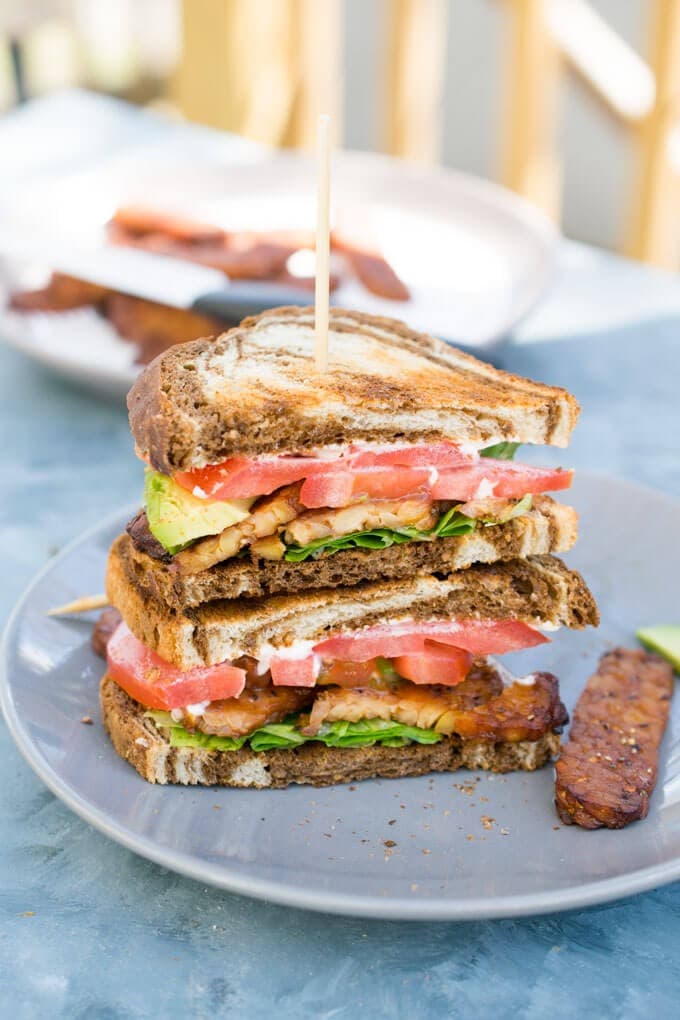 Sandwich with tempeh, lettuce and tomato filling. 