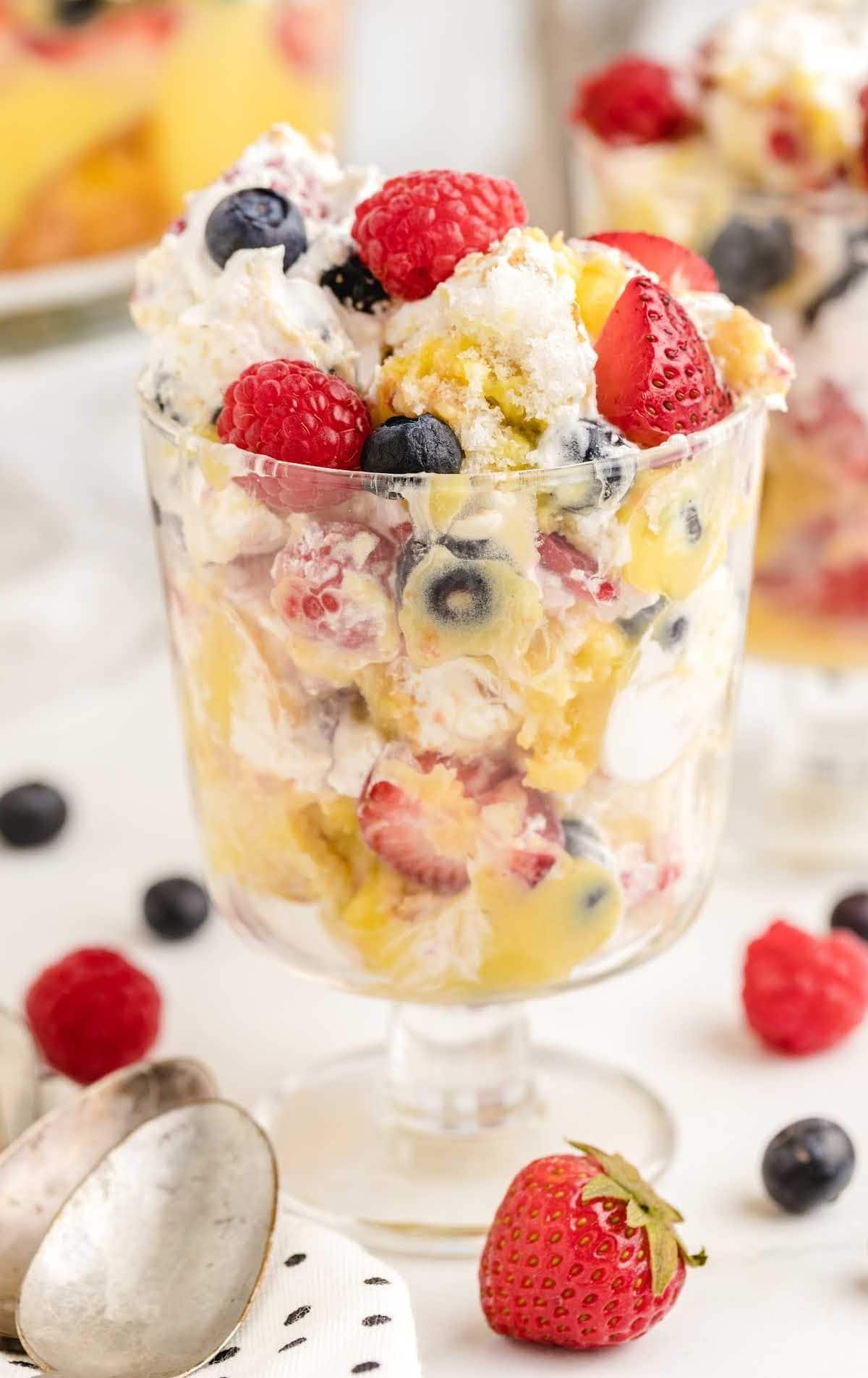 Berry trifle made from layers of fluffy angel food cake, French vanilla pudding mix, and fresh berries.