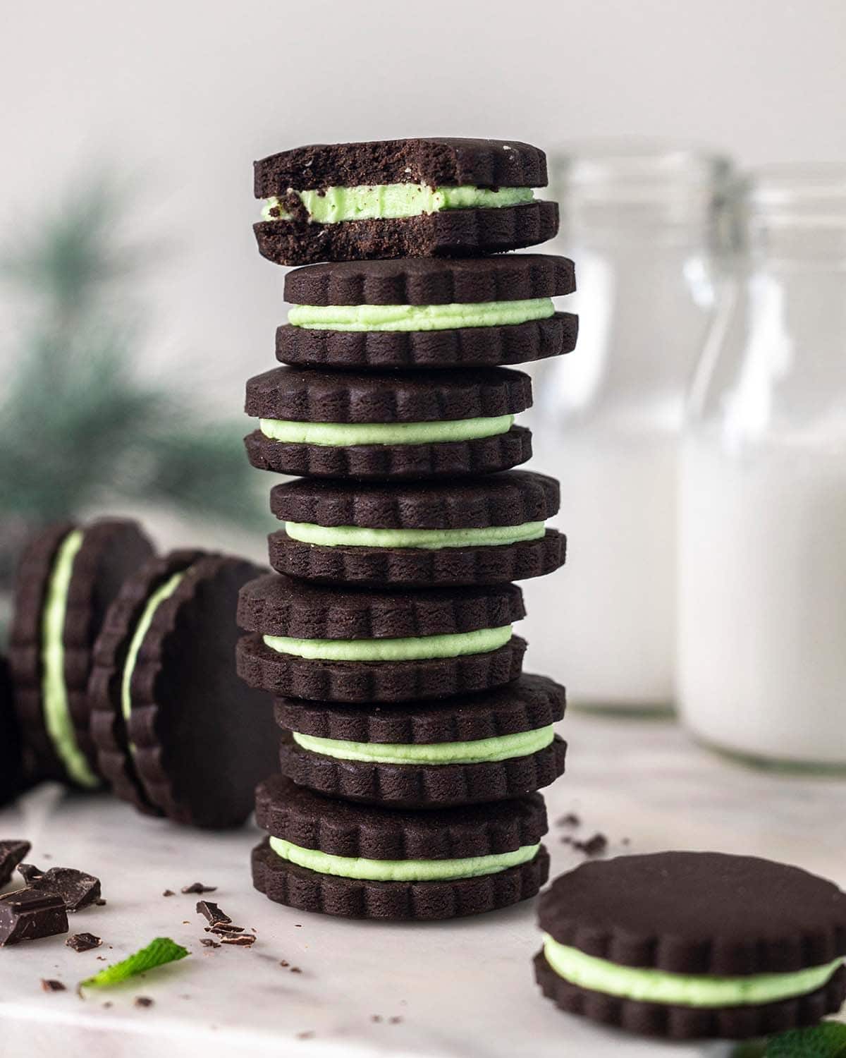 Stack chocolate cookies with mint filling. 