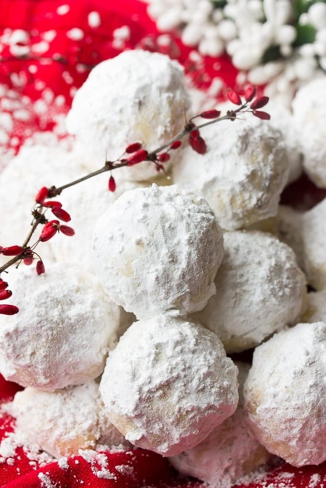 Bunch of snowball cookies coated with powered sugar.