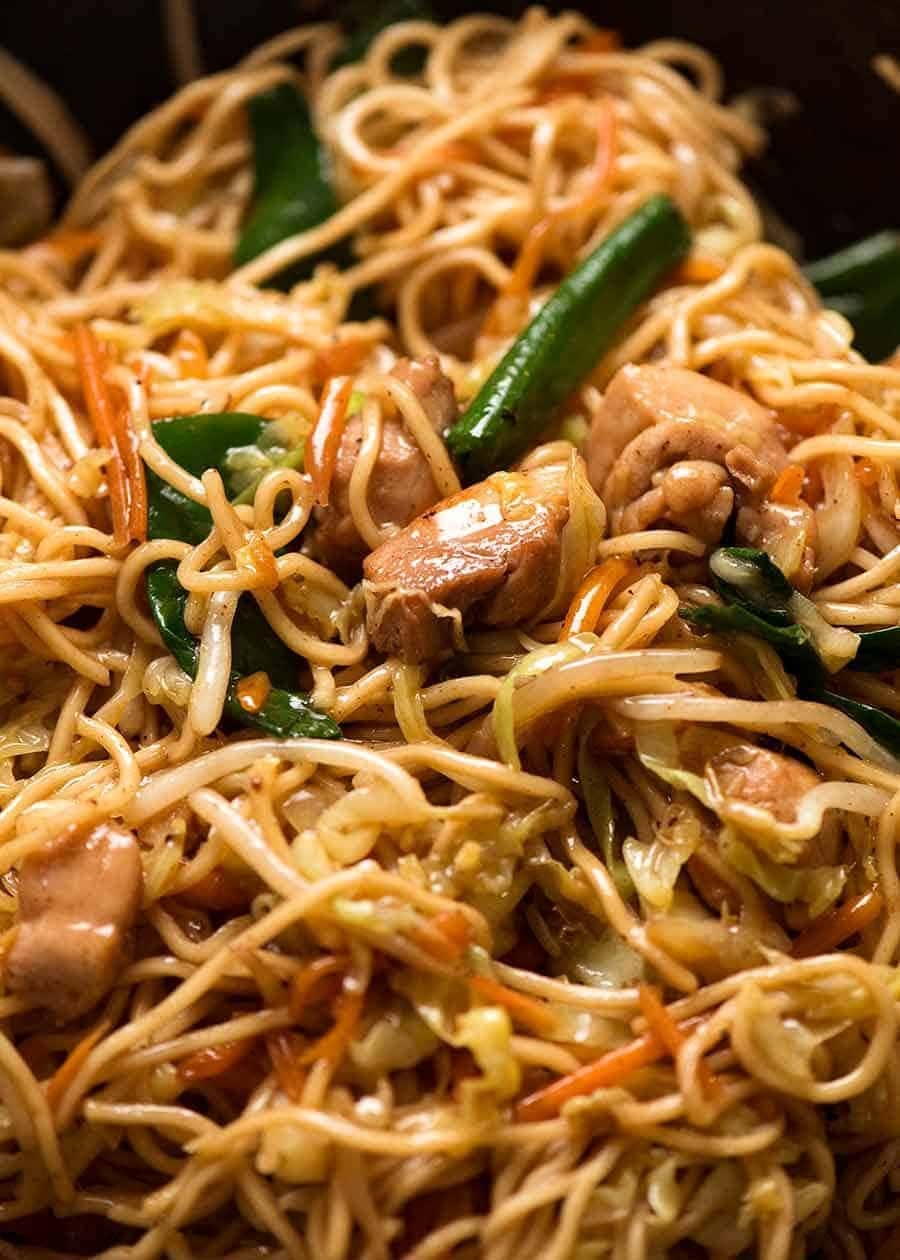 Savory chow mien noodles with chicken meat and veggies. 