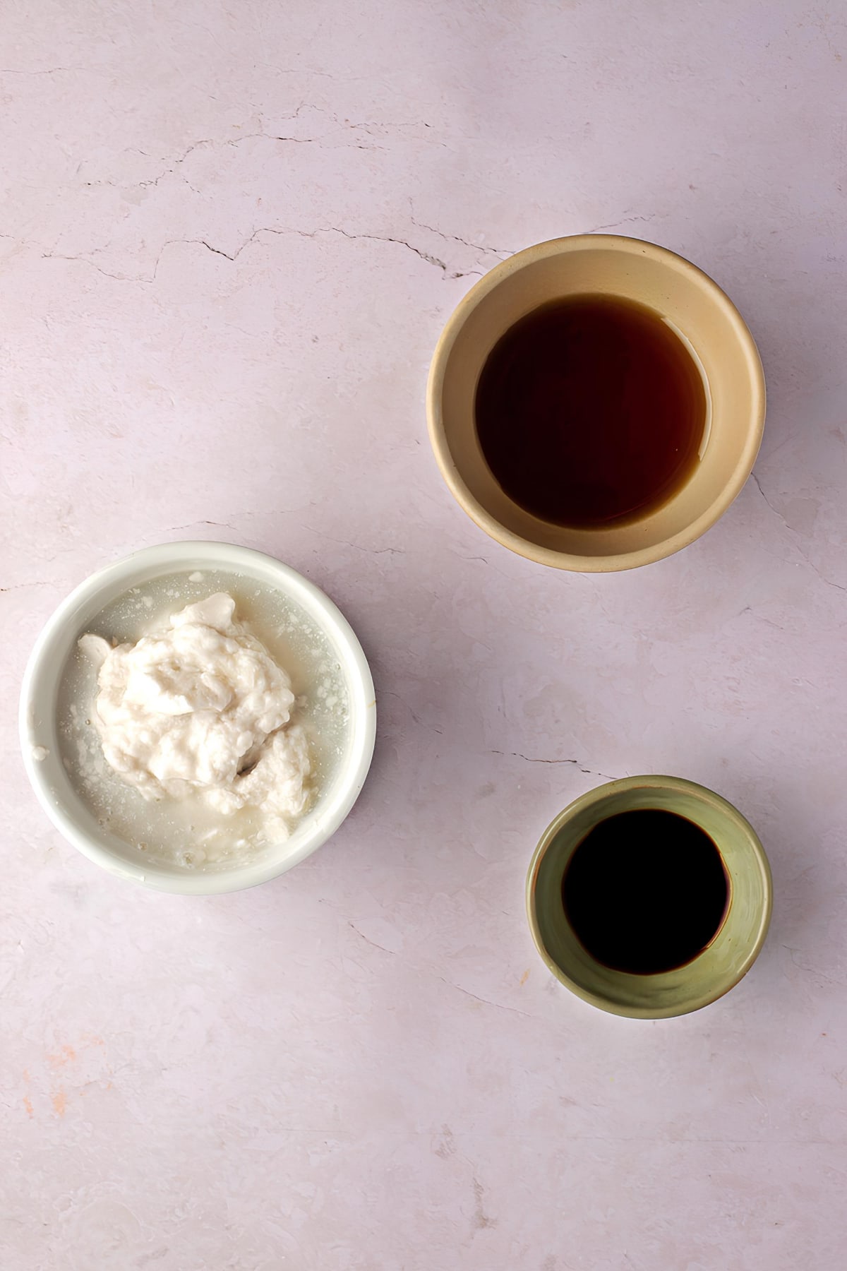 Coconut coffee creamer ingredients: coconut milk, honey and vanilla extract.