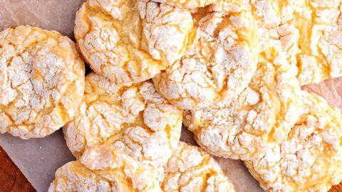 Bunch of crumbly cookies with powdered sugar.
