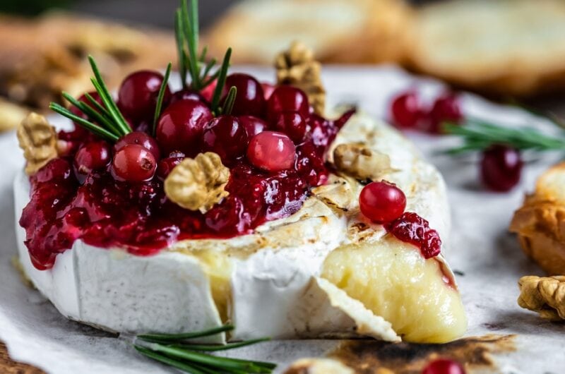 What to Serve with Baked Brie (17 Best Ideas)