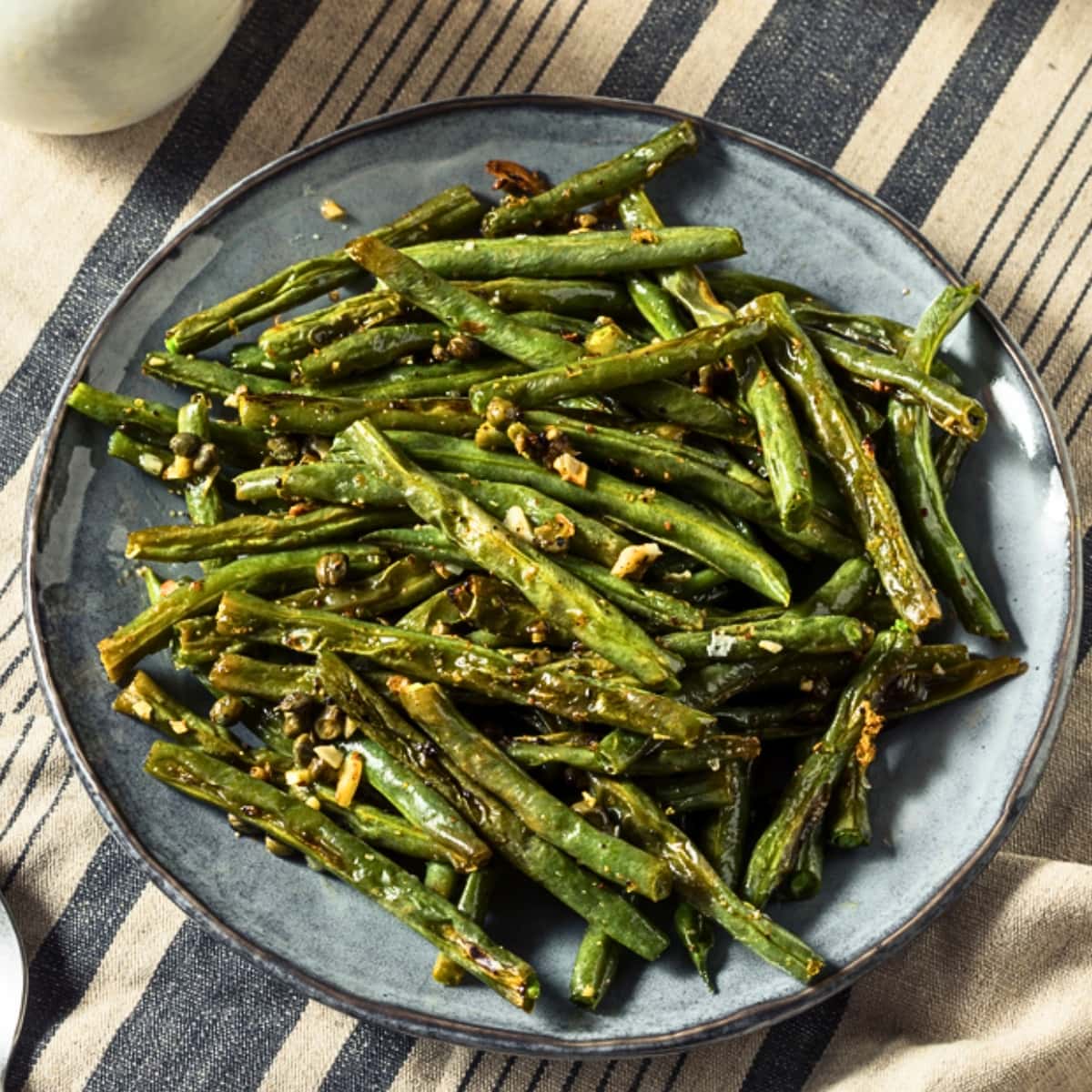 Roasted green beans in a plate.