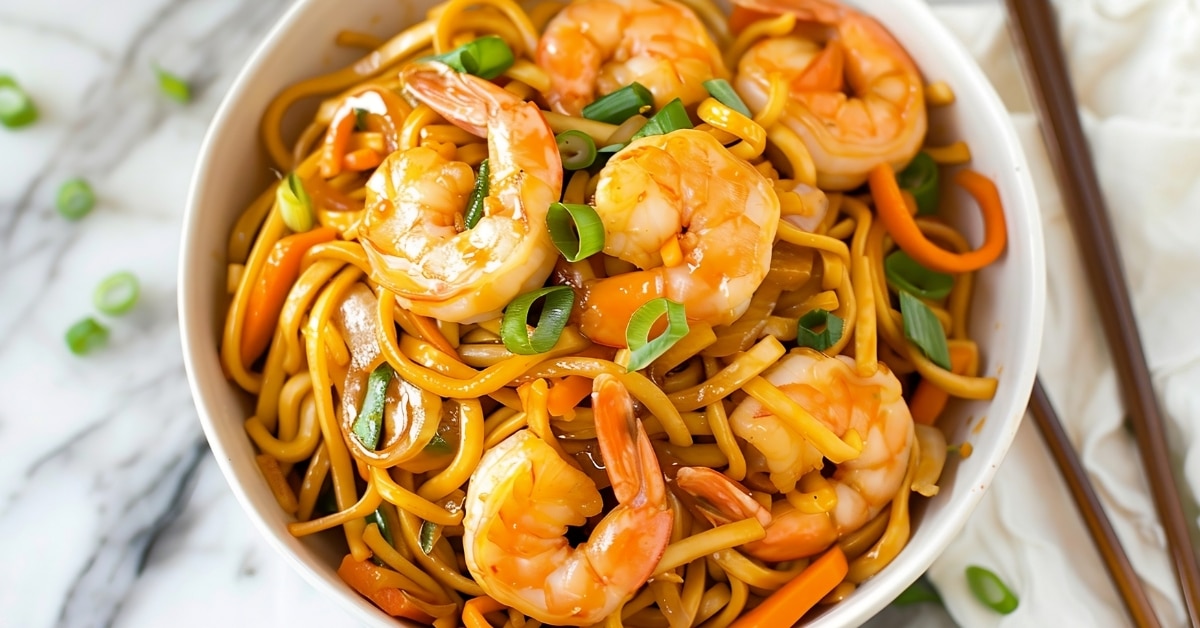 Shrimp and lo mein noodles with healthy vegetables with chop sticks