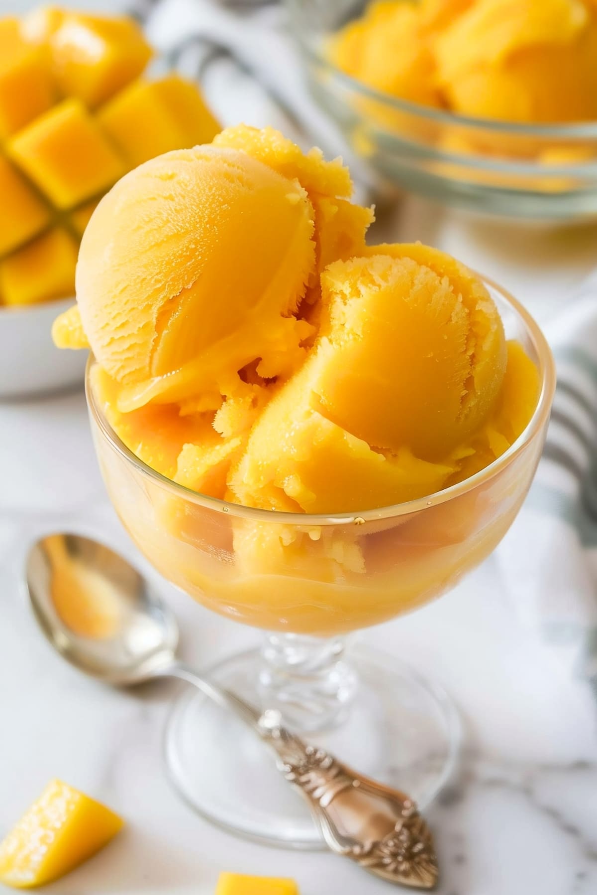 An appetizing mango sorbet recipe made with ripe mangoes and a touch of lemon juice. Ideal for a cool dessert.