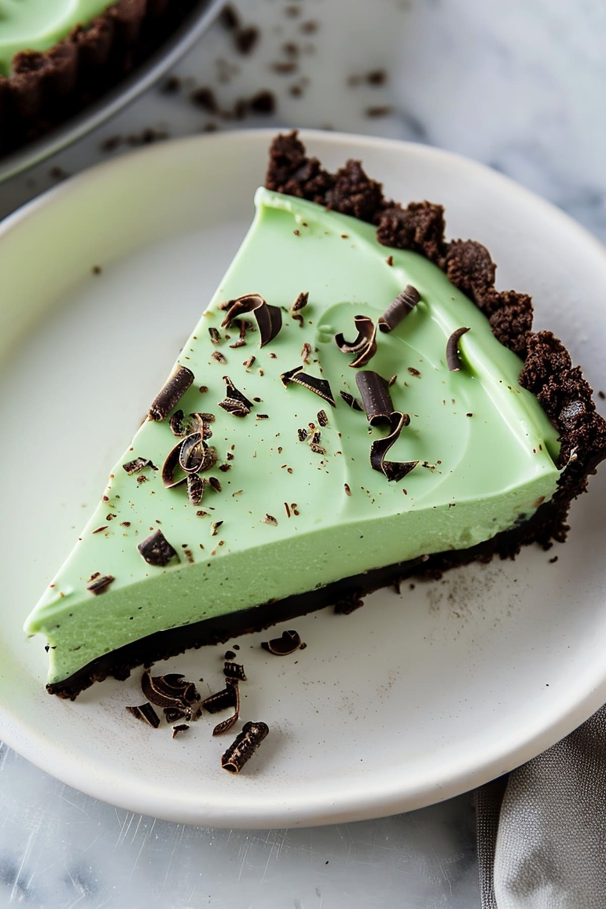 Creamy sliced grasshopper pie, a minty-chocolate delight with a silky smooth filling and a crumbly oreo crust