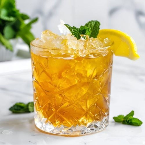 Boisson Racket Smash Bourbon Smash (Easy Whiskey Cocktail) - Insanely Good