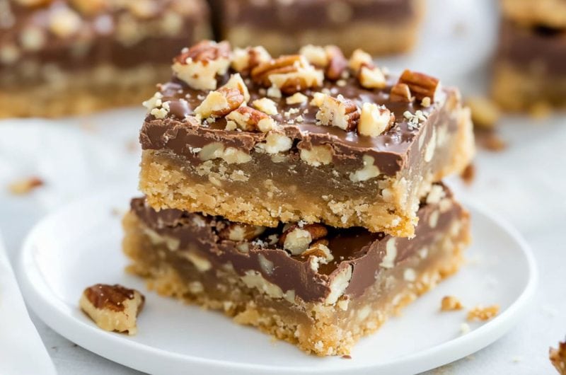 Caramel Pecan Dream Bars - Insanely Good