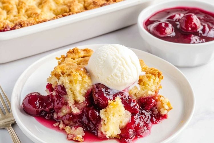 Cherry Pineapple Dump Cake Recipe - Insanely Good