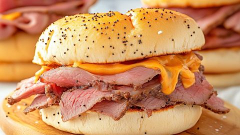 Roast beef sandwich with sliced roast beef and cheddar sauce dressing